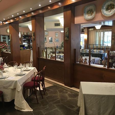 Hotel Ristorante La Lanterna Castelnuovo di Garfagnana Exterior photo